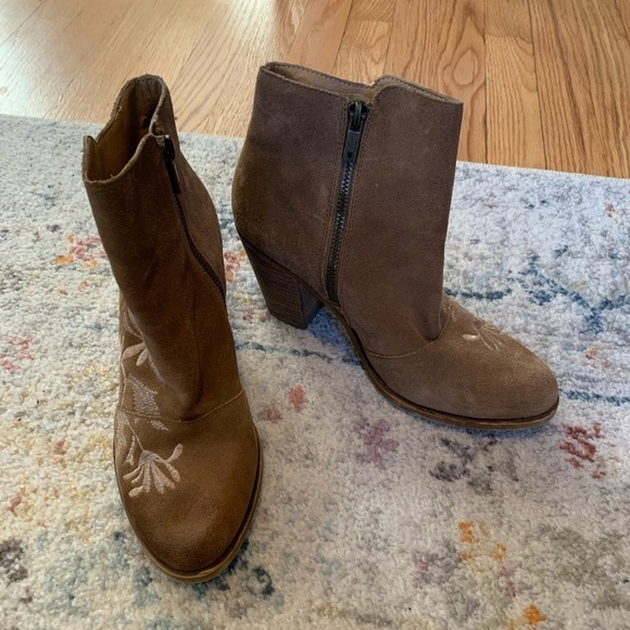 Lucky Brand Elenor Embroidered Boots - Picture 2 of 6